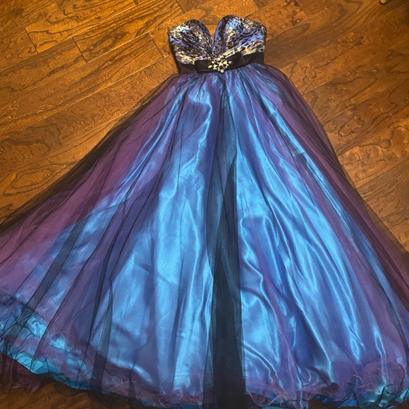 Night Moves Dresses - Brand Prom Dresses - Picture 2 of 16